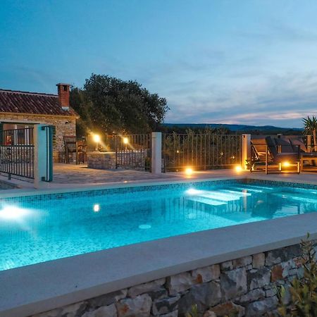 Heritage Holiday House Lori With Pool Постіра Екстер'єр фото