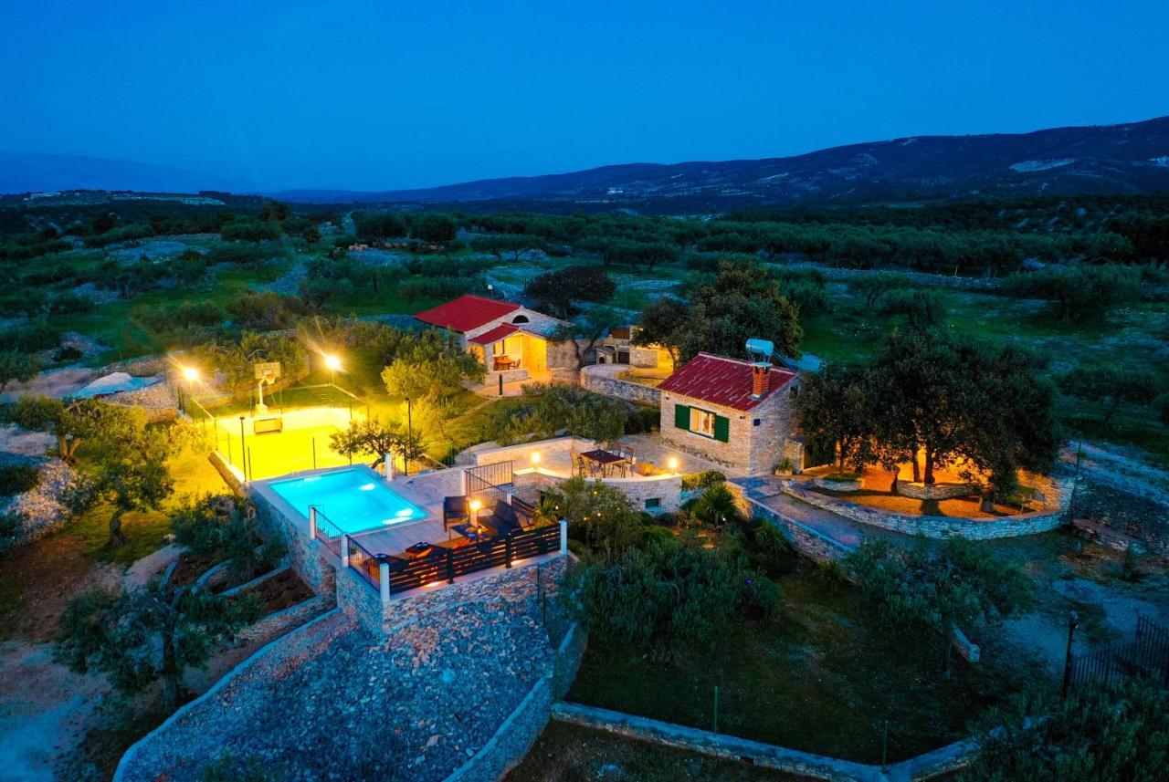 Heritage Holiday House Lori With Pool Постіра Екстер'єр фото