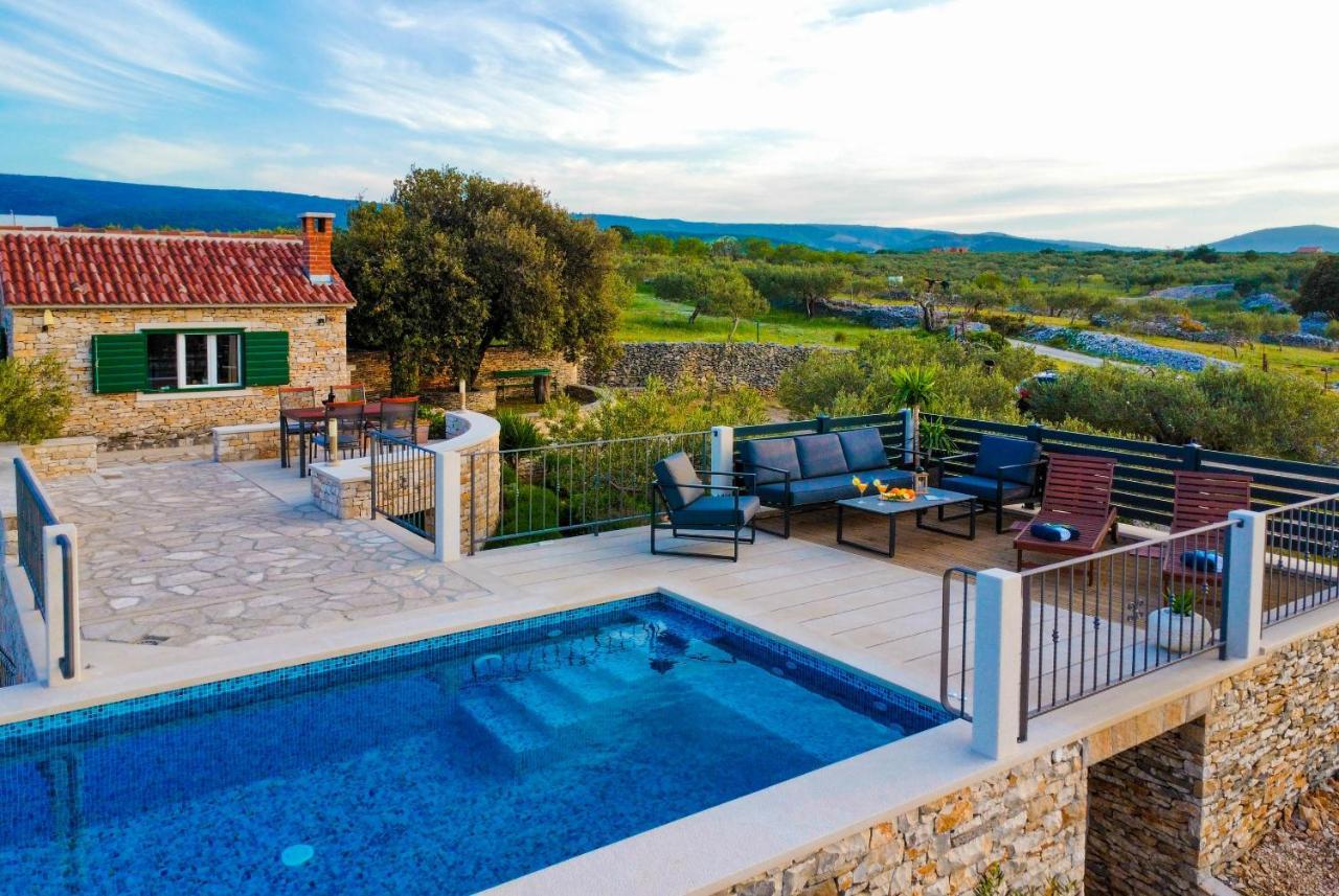 Heritage Holiday House Lori With Pool Постіра Екстер'єр фото