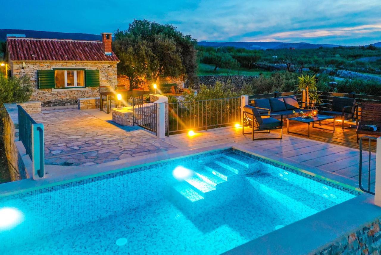 Heritage Holiday House Lori With Pool Постіра Екстер'єр фото