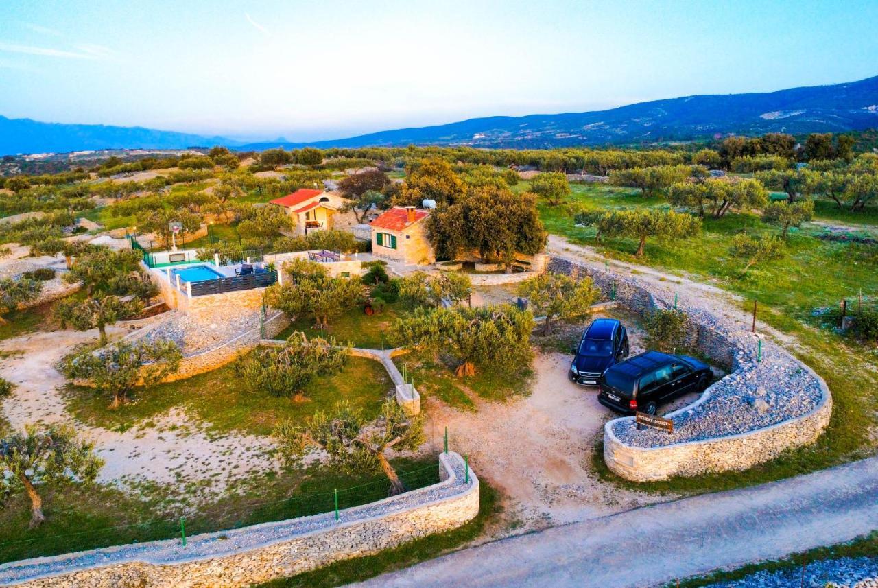 Heritage Holiday House Lori With Pool Постіра Екстер'єр фото