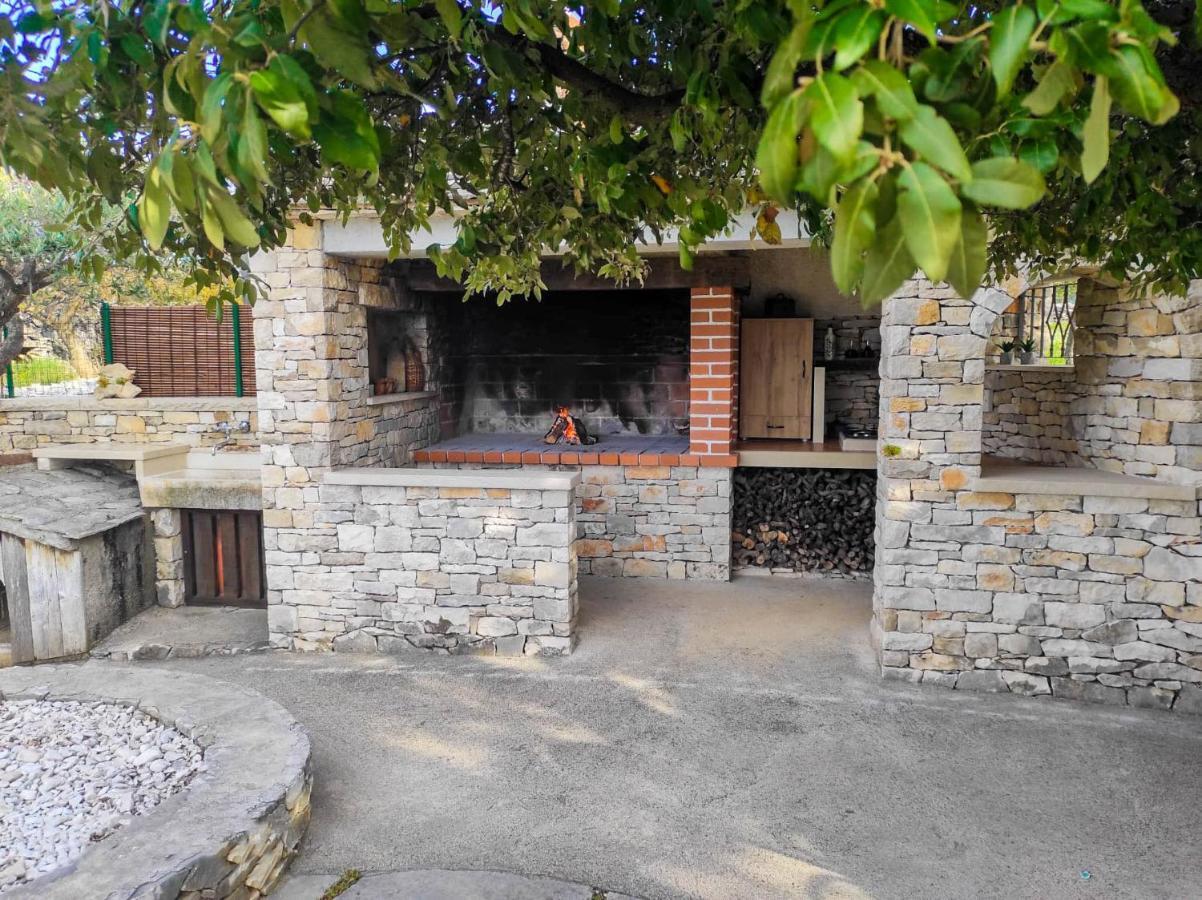 Heritage Holiday House Lori With Pool Постіра Екстер'єр фото